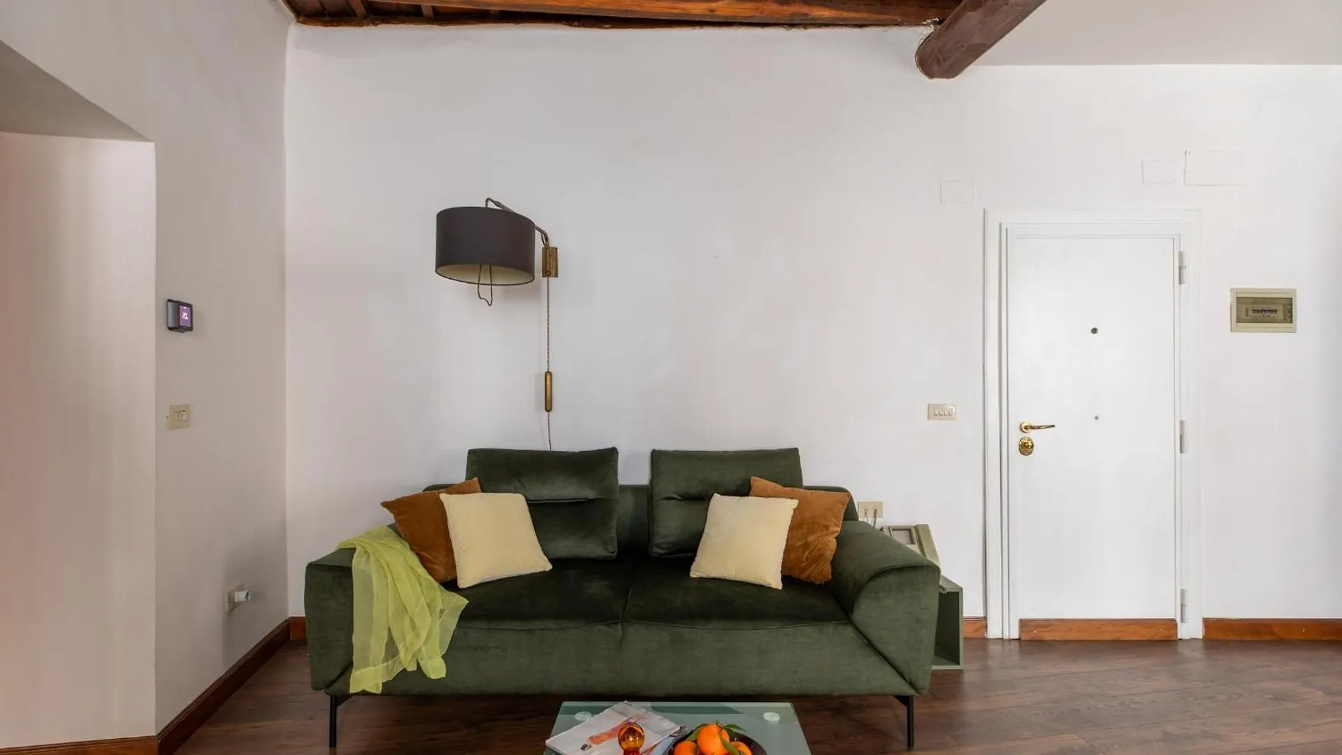 Iflat Classic And Contemporary Home ローマ アパート